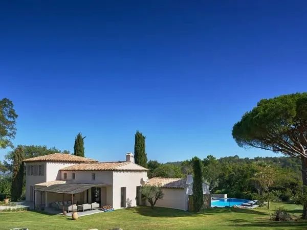 Maison 4 pièces 236 m²