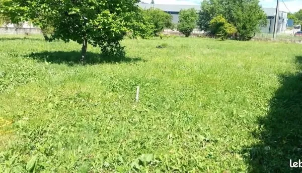 Terrain constructible à vendre