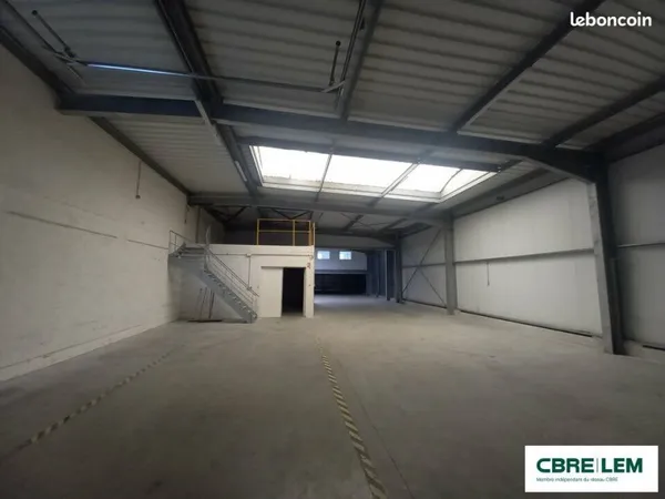 LOCAL D'ACTIVITE 1321 m² CORMELLES LE ROYAL