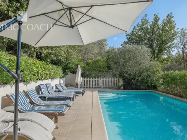 Charmante villa 6 chambres vue dégagée, piscine et jardin