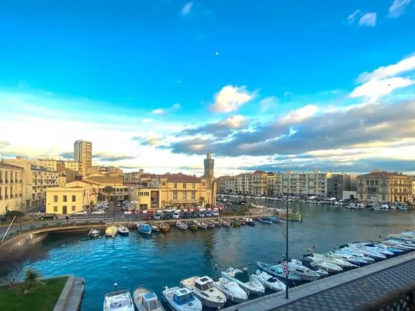 Appartement T5 de caractère 166 m² loi Carrez aux 2e et dernier étage.avec vue quai