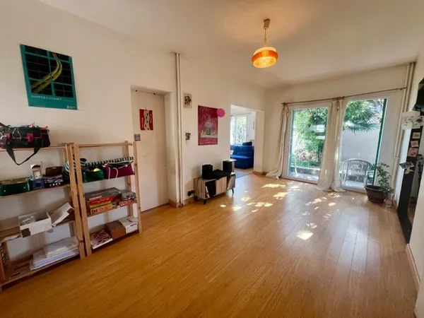 Maison familiale avec jardin et garage, quartier Bonnefoy
