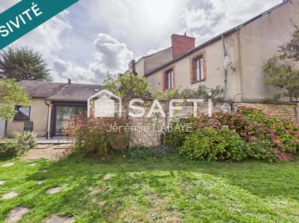 Maison familiale sur trois niveaux avec dépendance aménagée et piscine