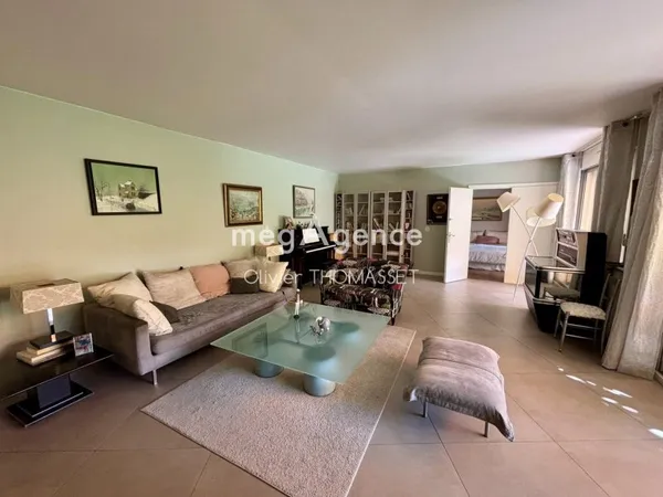 Appartement, 3 chambres, terrasse, jardin et piscine