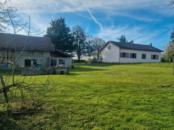 A vendre maison + bâtiment de ferme