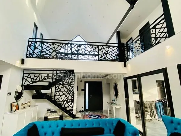Loft 6 pièces 225 m²
