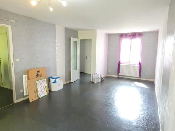 ARPAJON SUR CERE BELLE MAISON