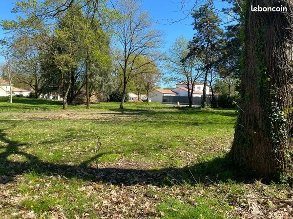 Terrain constructible exceptionnel - coeur de saint-hilaire-de-clisson - prêt à bâtir 🏡