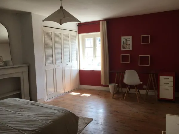 Loue chambre meublée dans maison