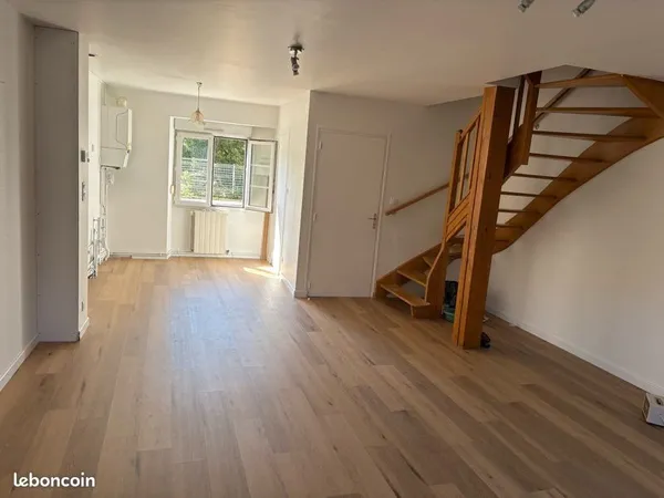 Beau duplex T3 avec cour et parking - Emplacement idéal