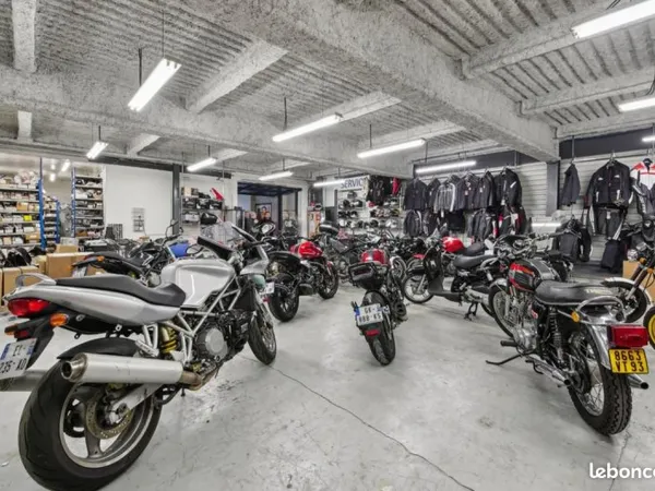 Local industriel 262 m²