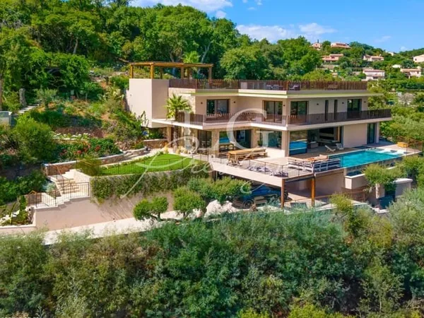 À 10 min de Mandelieu - Villa d'architecte dans domaine fermé