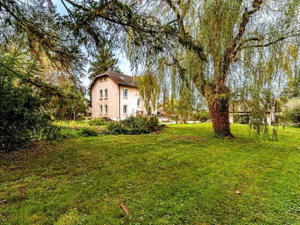 Bâtisse de caractère 10 pièces 376 m2
