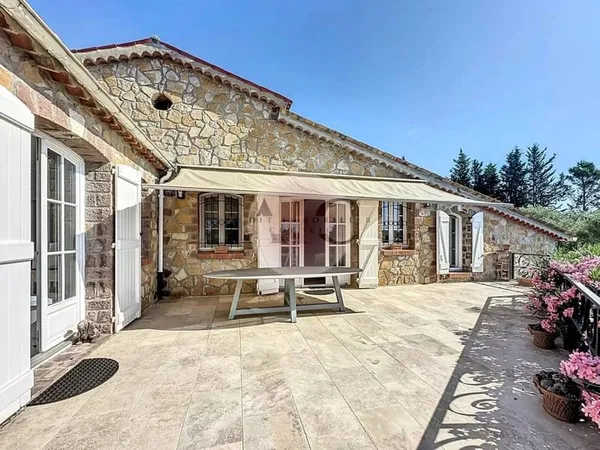 Maison de plain-pied 5 pièces 180 m²