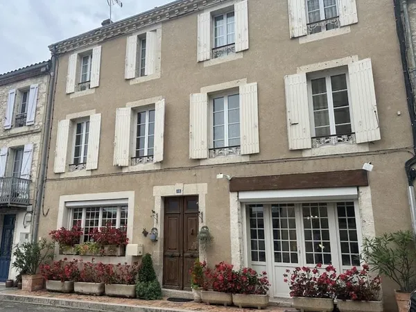 Grande Maison de Ville avec Jardin et Potentiel d'Aménagement