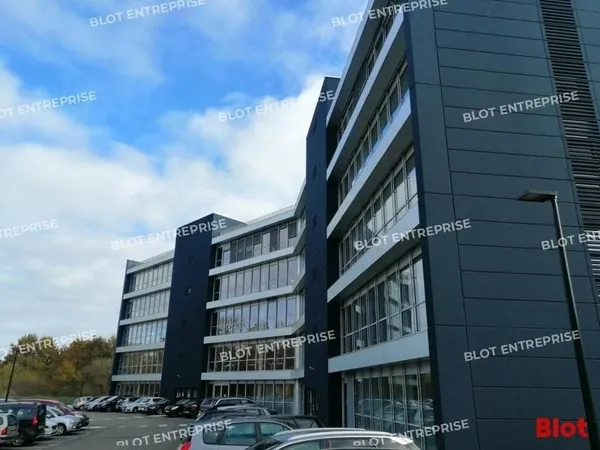 Bureaux 745 m²