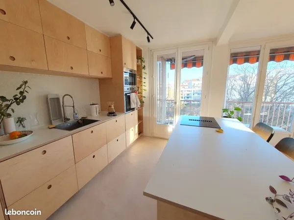 Appartement rénové avec balcon - T3/T4 - 86 m²