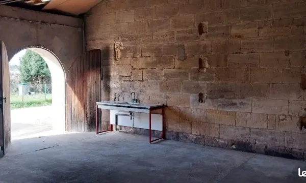 Local d’activité et entrepôt Location Saint-Christophe-des-Bardes 1p 72m² 400€