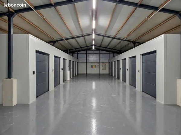 GARAGE 50 m² À LOUER — LA ROCHE-SUR-YON NORD