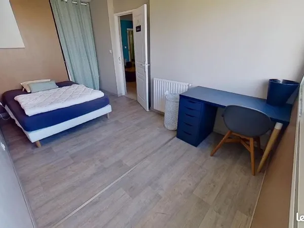 Chambre 5 pièces 80 m²