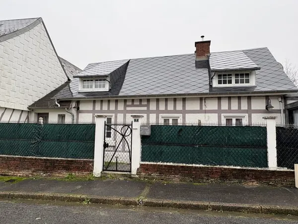 MAISON SITUÉE DANS UN PETIT VILLAGE CALME PROCHE DE LIOMER