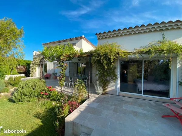 Villa individuelle avec piscine et jardin 158 m2