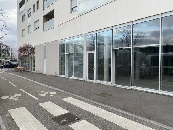 Local commercial 225 m²