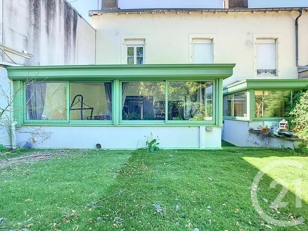 Maison 9 pièces 233 m²