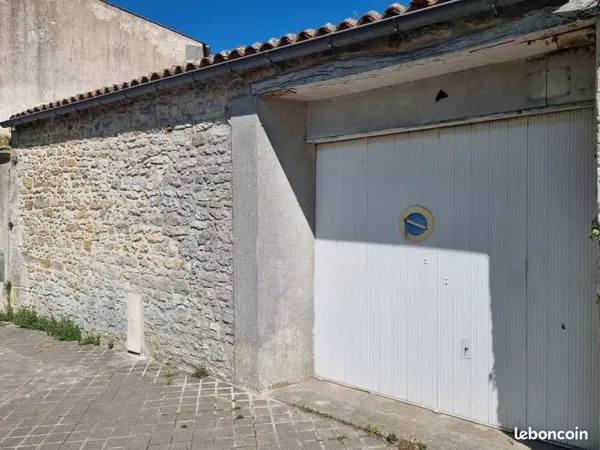 Parking/box 54 m² Rochefort