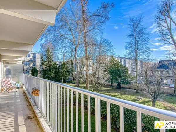 Versailles Rive-Droite Appartement 6 pièces 127.52 m² carrez situé au 1er étage avec ascenseur, terr