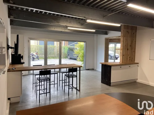 Bureau 90 m²
