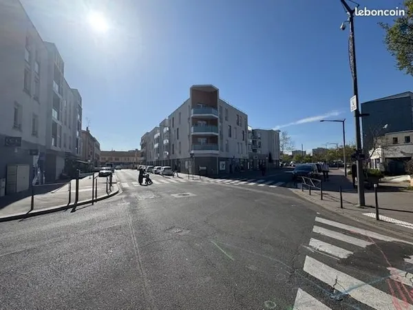 Commerce habillement/textile 220 m²