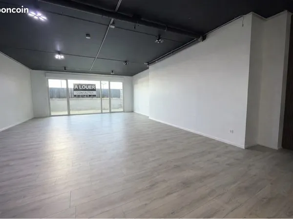 Local commercial de 130m2 à louer à Terville