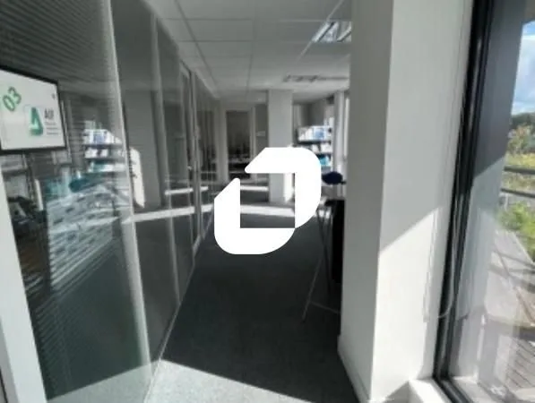 Bureau 772 m²