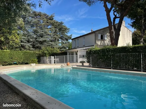 Maison 9 pièces 240 m²