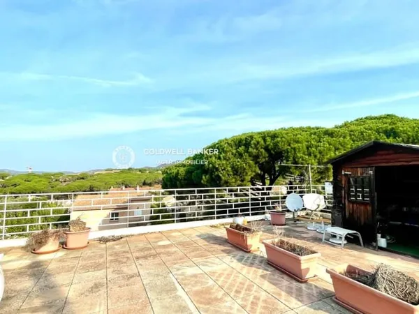 Ensemble de 2 appartements à rénover avec toit terrasse de 230