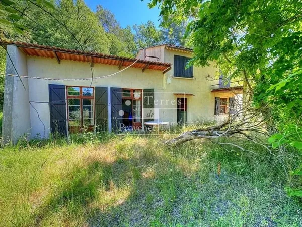salernes - Maison ancienne à rénover avec fort potentiel!