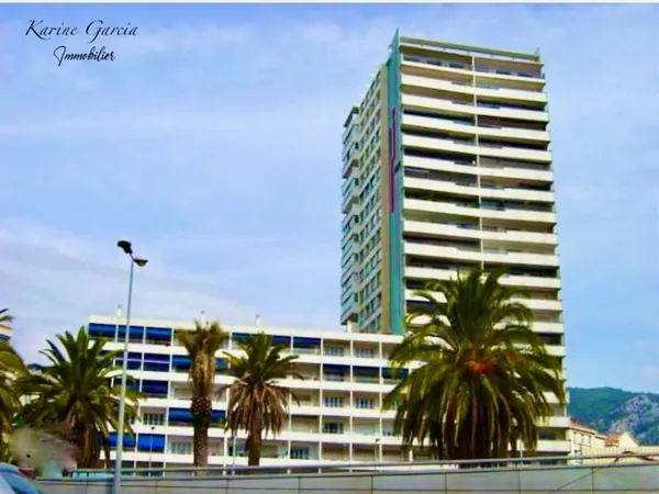 CENTRE VILLE TOULON - TOUT A PROXIMITE - APPARTEMENT DE TYPE 3 - CAVE -