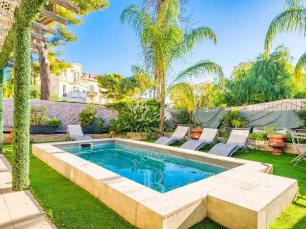 CANNES CENTRE - VILLA AVEC TOIT TERRASSE - 4 CHAMBRES