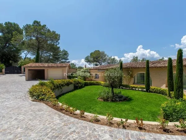 Somptueuse propriété de 540 m² avec piscine et garage, sur un parc arboré de plus d'un hectare, Moua