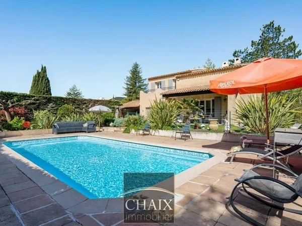 Villa 5 pièces 144 m²