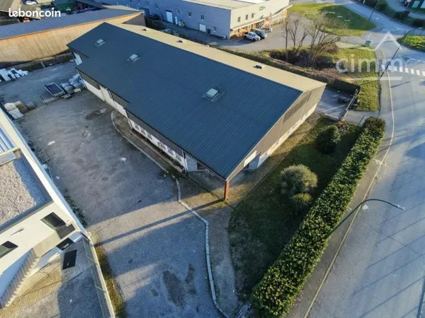 Local 1100 m² Valgelon-La Rochette