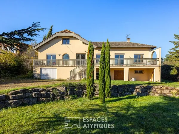 Maison rénovée avec jardin et vue dégagée