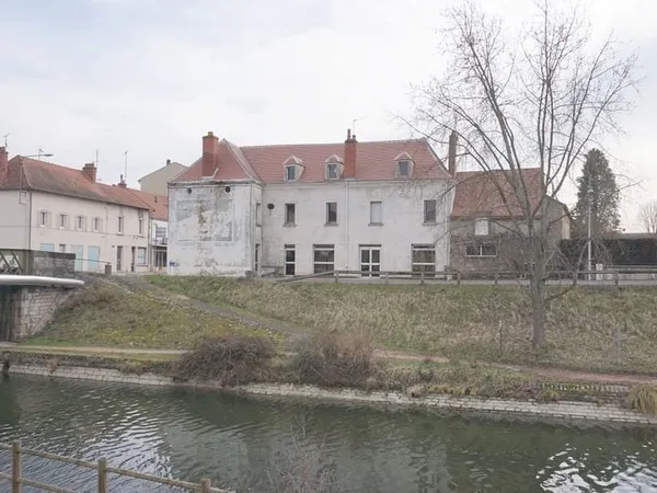Ensemble de deux bâtiments