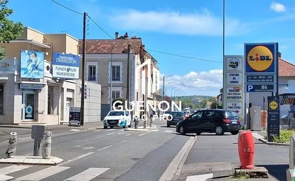 Bureau 700 m²