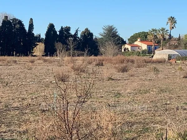 Terrain 792 m²