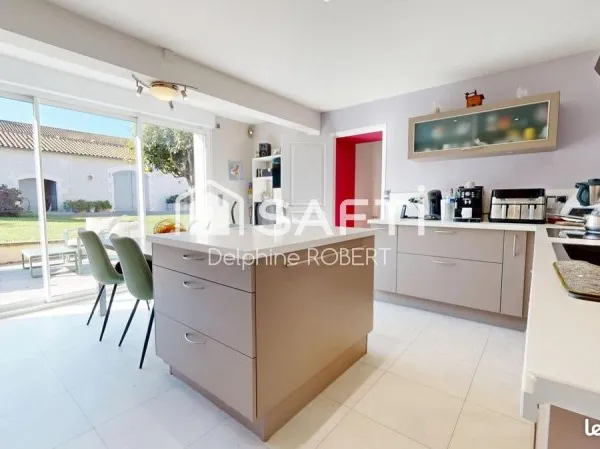 Propriété 8 pièces 275 m²