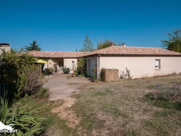 Maison 10 pièces 230 m²