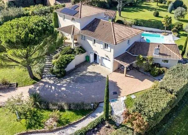 MARCY- VILLA 277 M² HABITABLES - VUE DEGAGEE