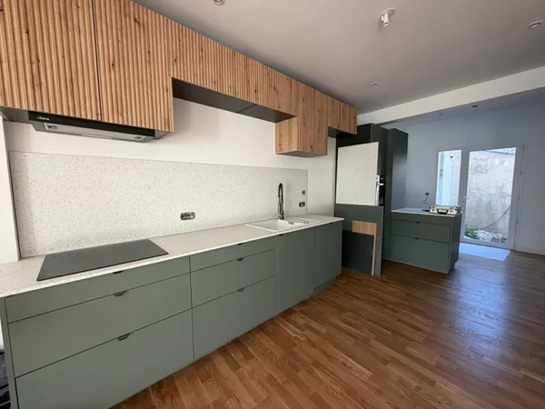 Maison familiale avec studio indépendant ? Quartier des Justice